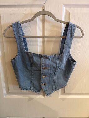 Hengsheng Jeans Denim Button-Front Crop Vest in Light Blue